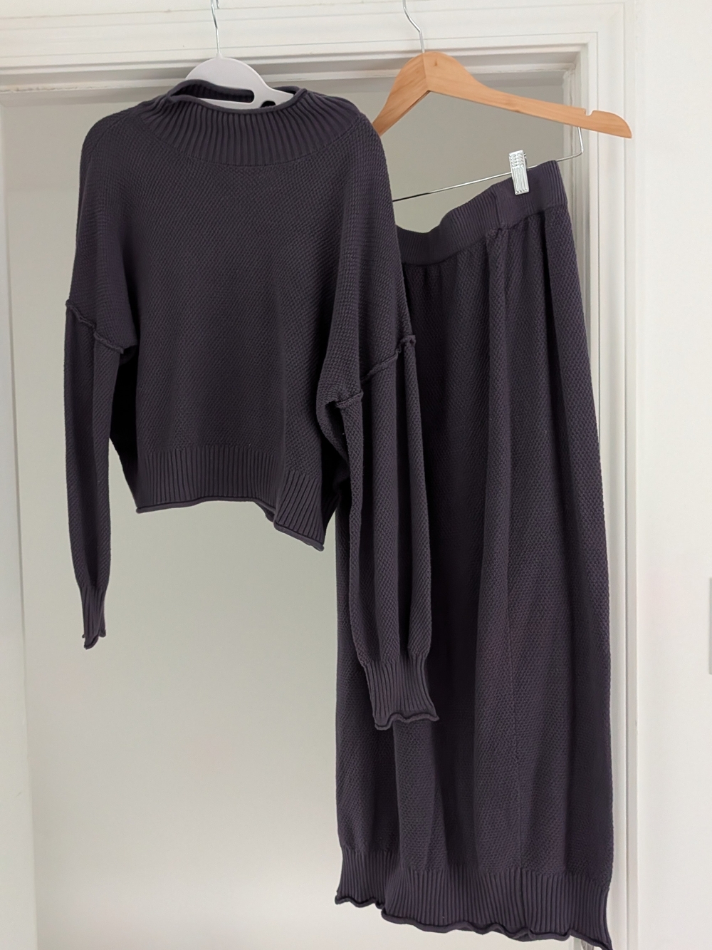 Women's Dark Gray Knit Skirt - Classic Ribbed Hem